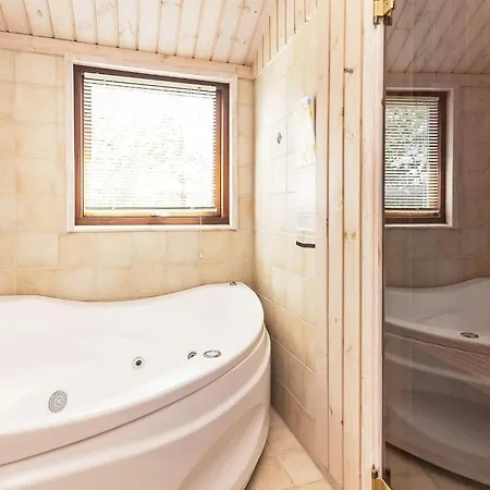 Tatil Evi 8 Person In Fjerritslev-by Traum